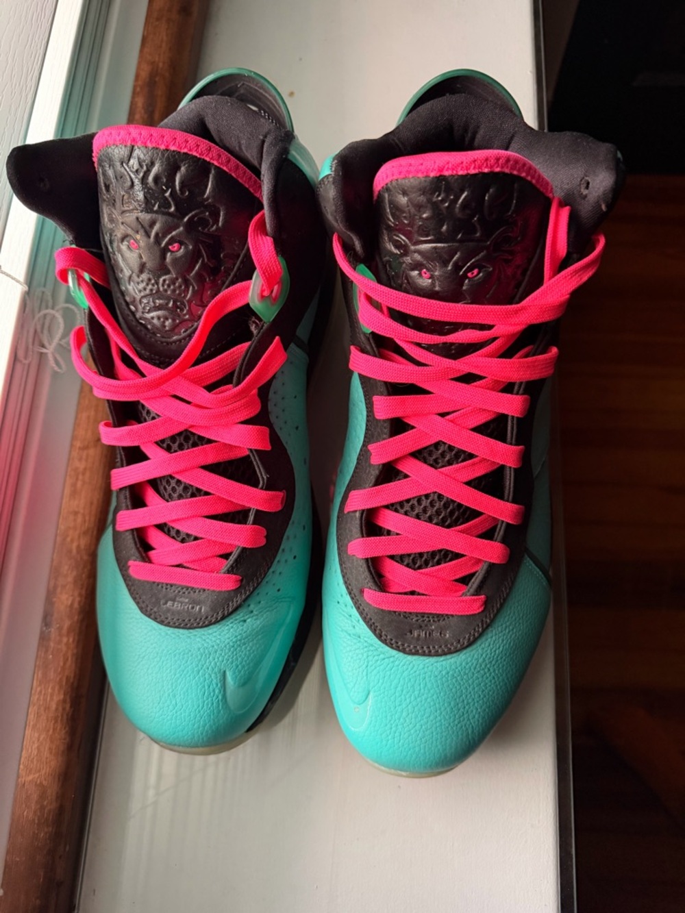 Nike LeBron 8 South Beach Basketball Sneakers - Picture 3 of 8